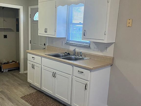 4th image of 2601 Pollack Ave