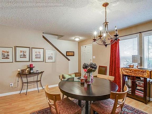3rd image of 810 Ericville Dr