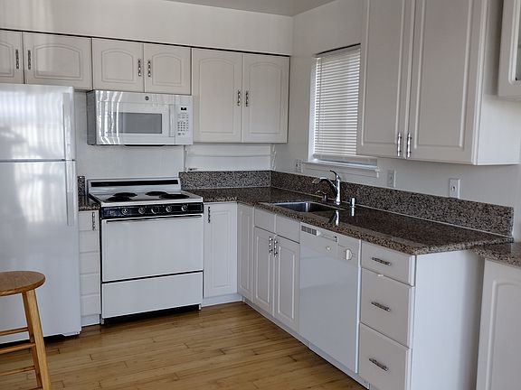 Kitchen suite