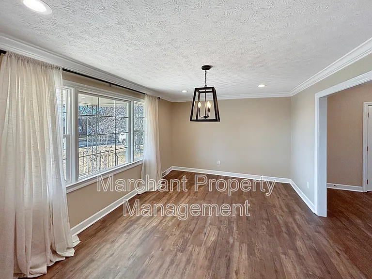 102 Longview Ter — Photo 4