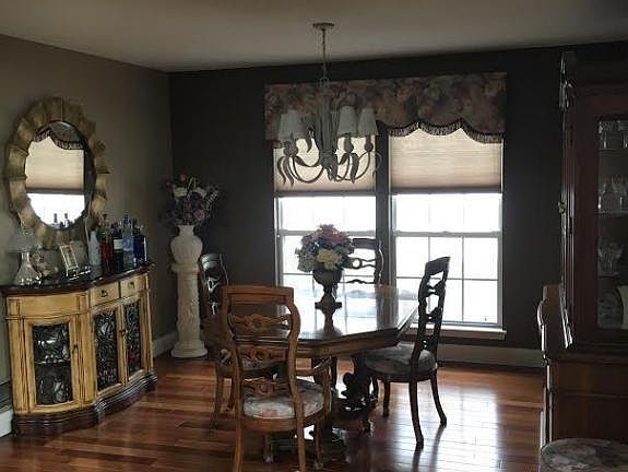4th image of 81 Nicole Dr
