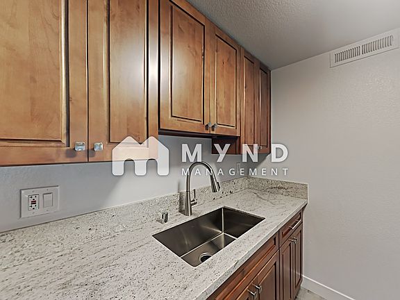 4th image of 6953 Greenback Ln APT B