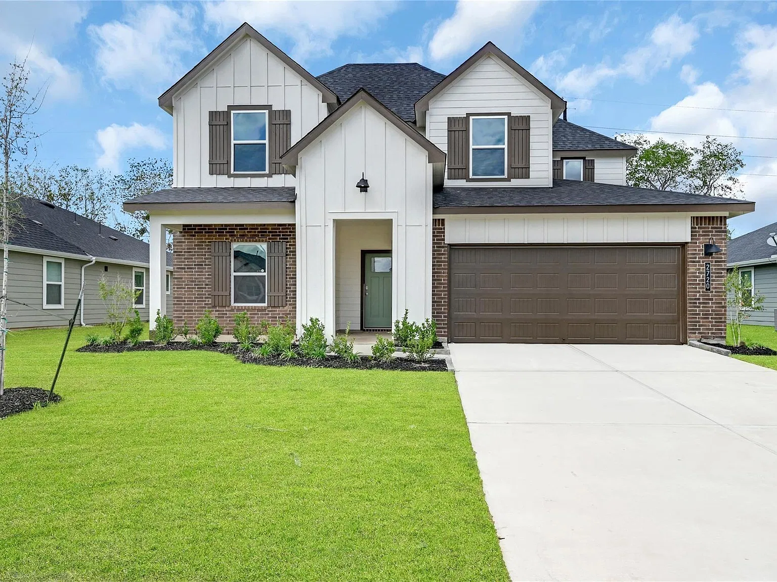 4 bed, 2.0 bath, 2456 sqft, $2,850 — Photo 2