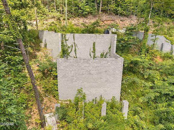 3rd image of 1732 Bassett Way