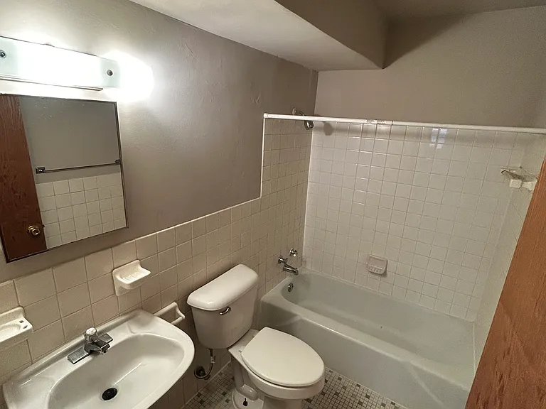 400 Larpenteur Ave W #4 — Photo 10
