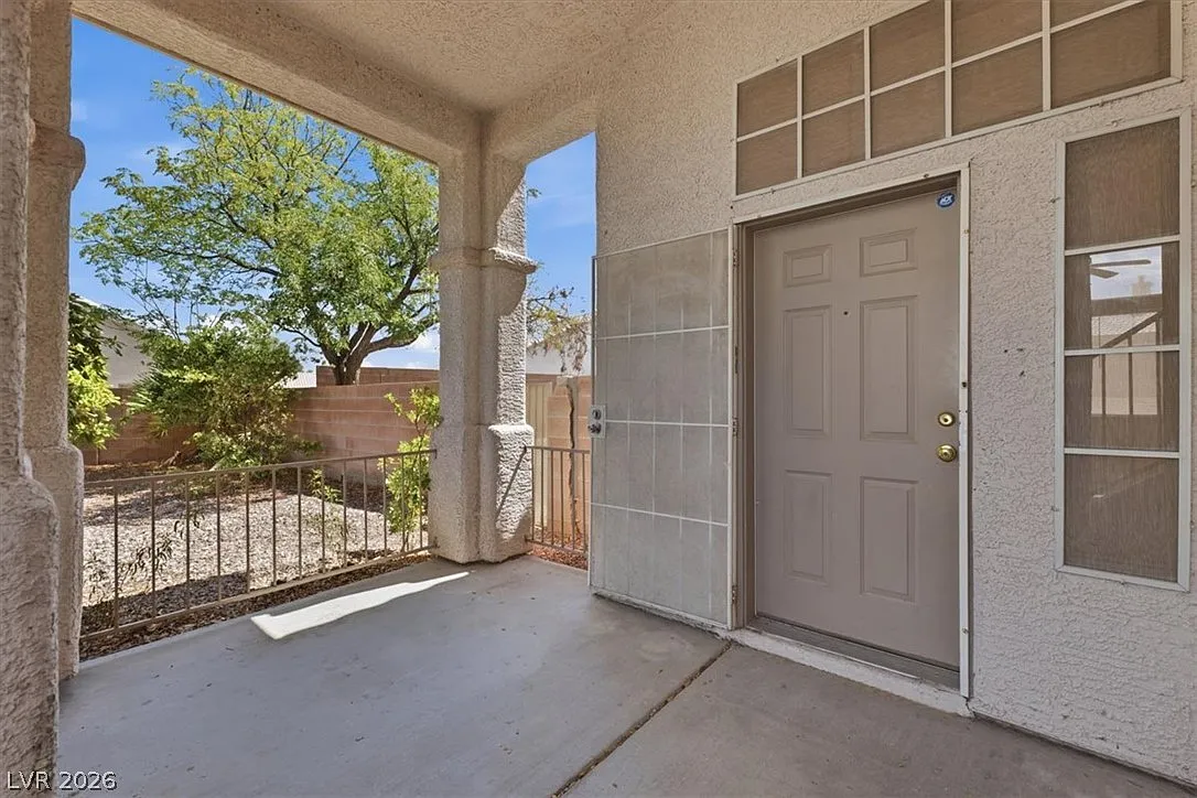 3 bed, 2.5 bath, 1584 sqft, $2,000 — Photo 3