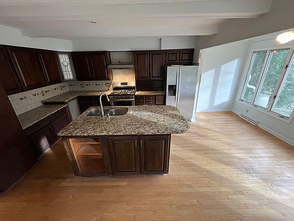 4th image of 721 W Montclaire Ave