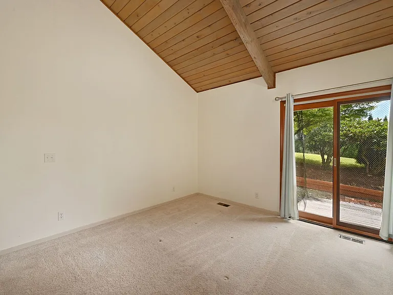 18307 NE 19th Pl — Photo 16