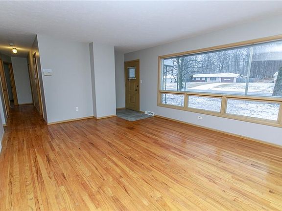 4th image of 8708 Parkdale Dr