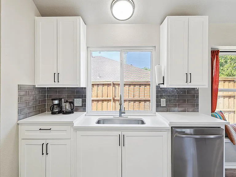 915 Santa Fe Dr — Photo 13