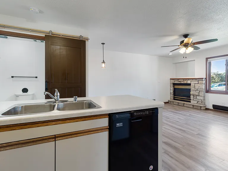 550 Braund St #3 — Photo 6
