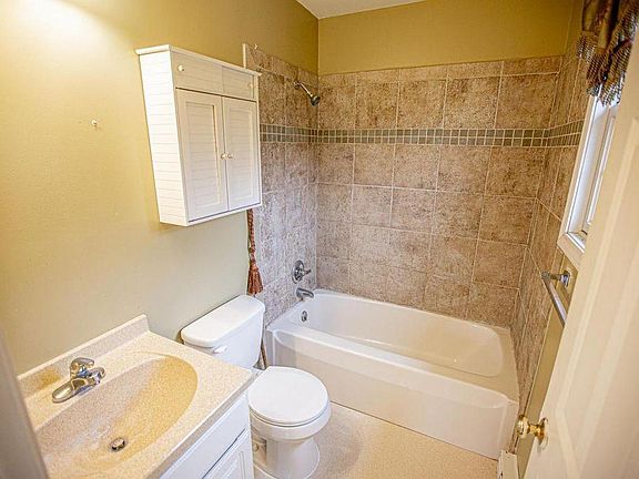 5th image of 19450 Orchard Heights Dr