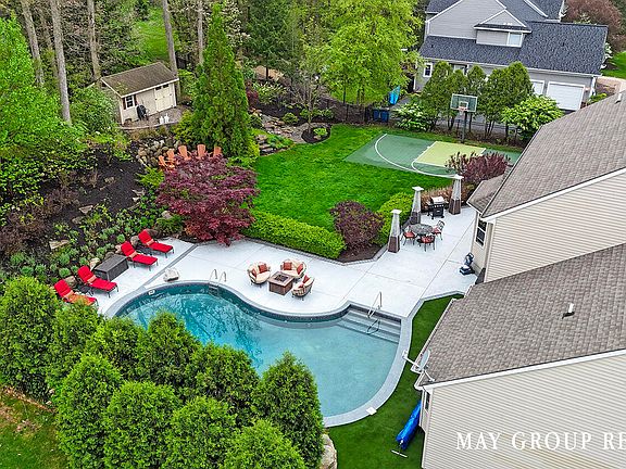 2nd image of 7828 Autumn Woods Dr SE