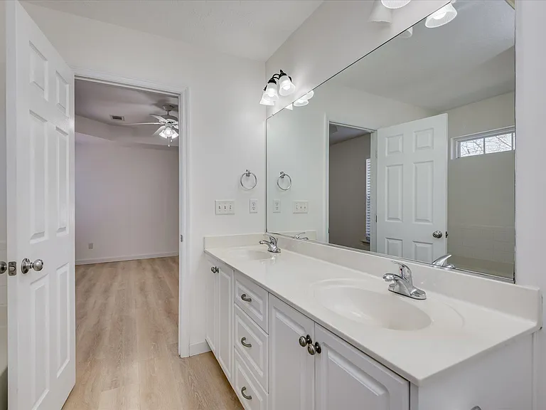 909 Watsonia Dr — Photo 17