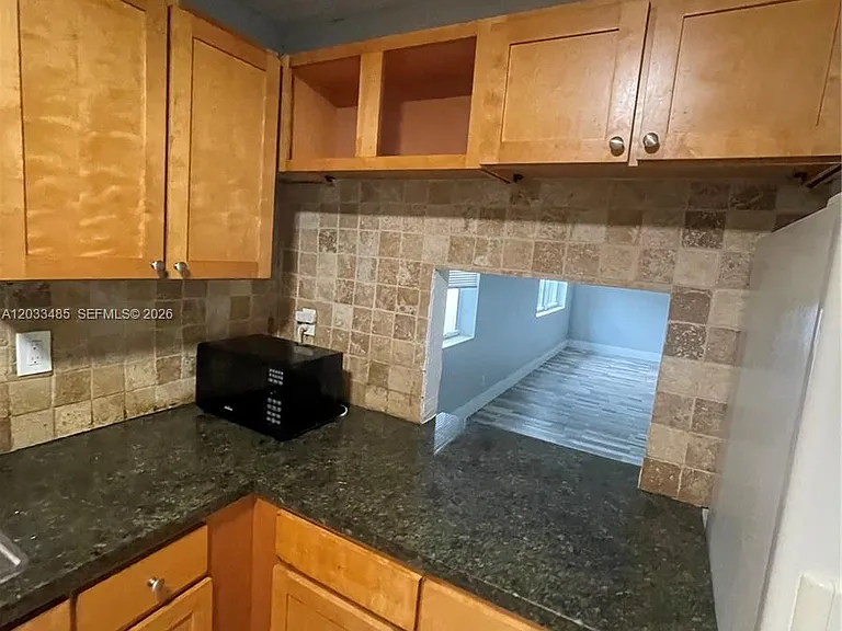 1532 SW 5th Pl #D — Photo 3
