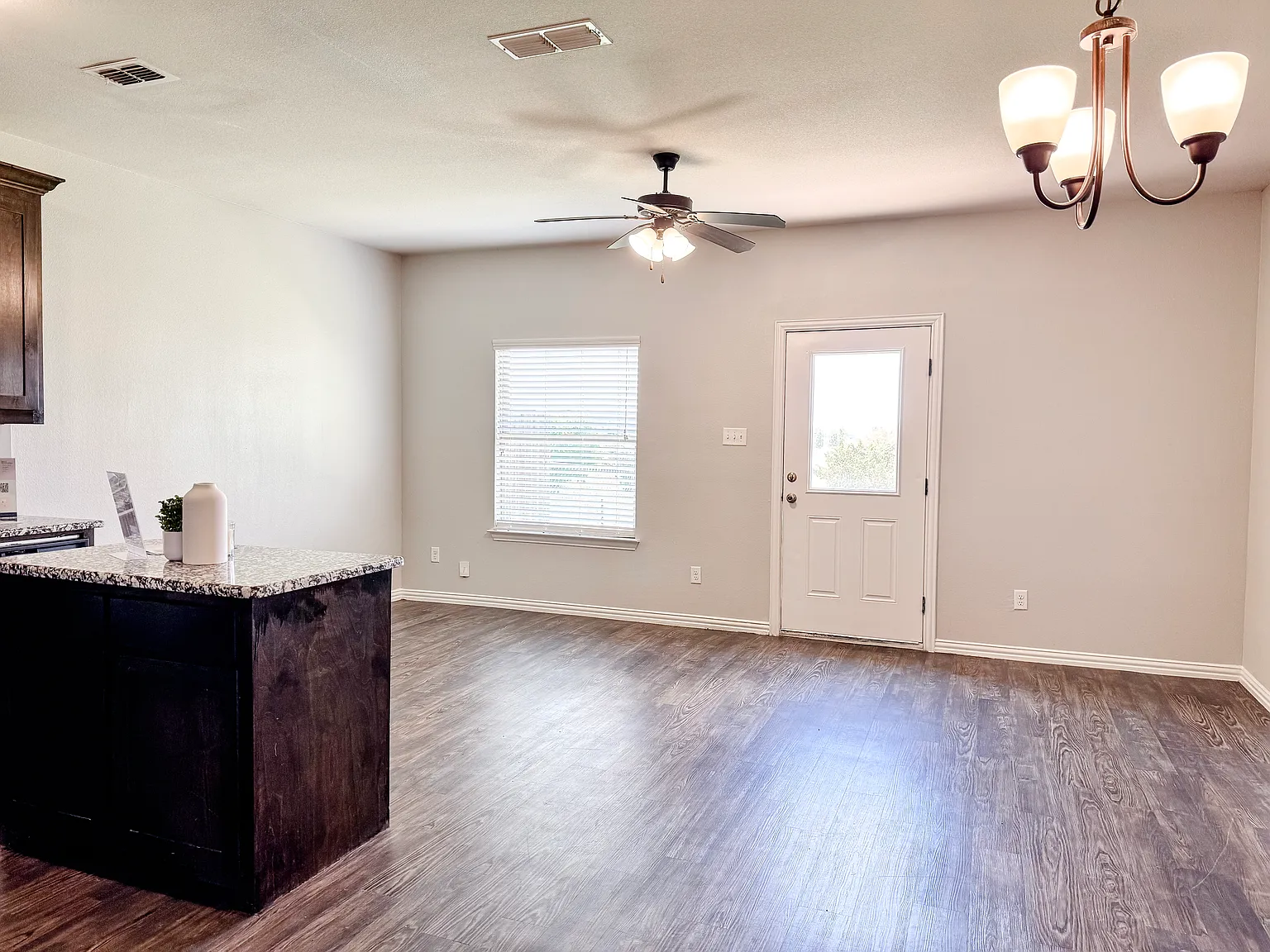 3 bed, 2.5 bath, 1265 sqft, $1,600 — Photo 4