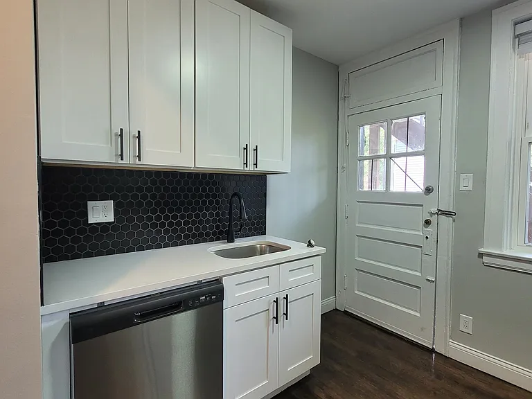 1634 W Granville Ave — Photo 1