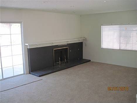 4th image of 740 W La Deney Dr