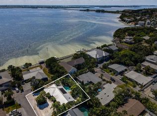 207 Peacock Ln, Holmes Beach, FL 34217