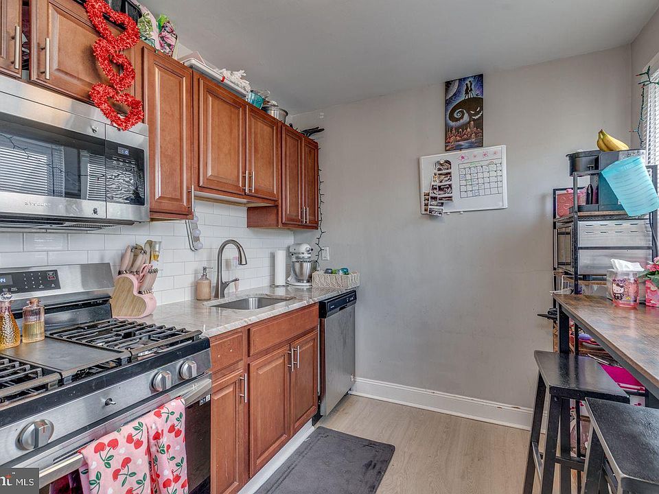 2nd image of 222 E Burk Ave Condo 3
