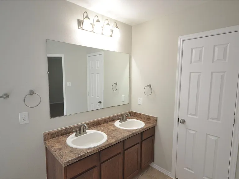 228 Falcon Ln — Photo 11