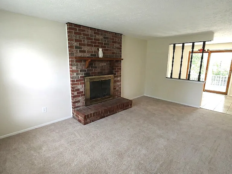 8638 Saxon Cir — Photo 8
