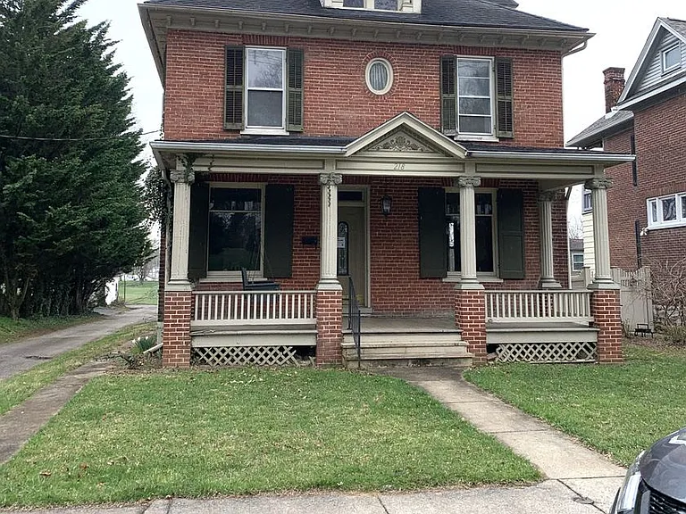 218 N Prince St — Photo 2
