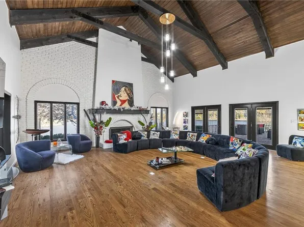 102 NW Hackberry St, Lees Summit, MO 64064