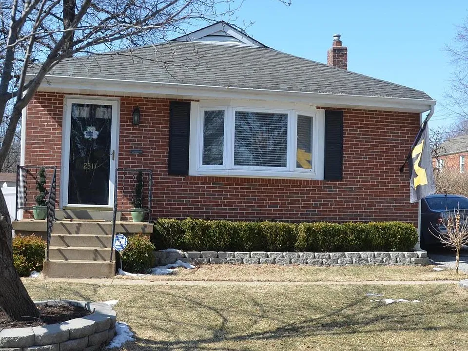 2311 Hill Ave