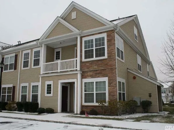 187 Somerset Dr, Massapequa, NY 11758