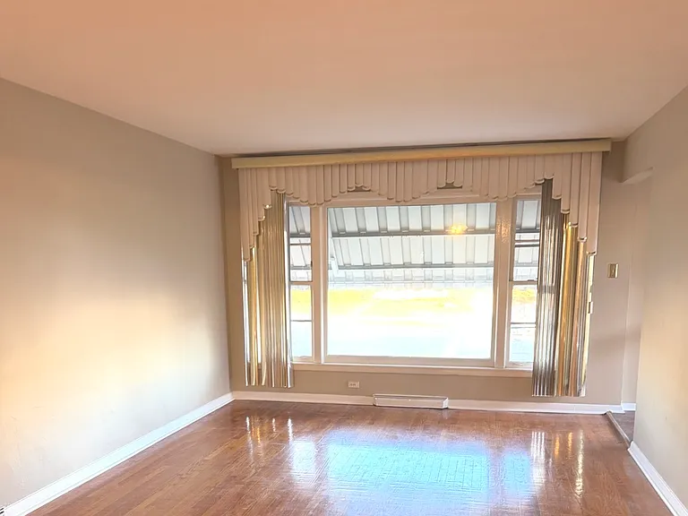 11706 S Artesian Ave — Photo 2