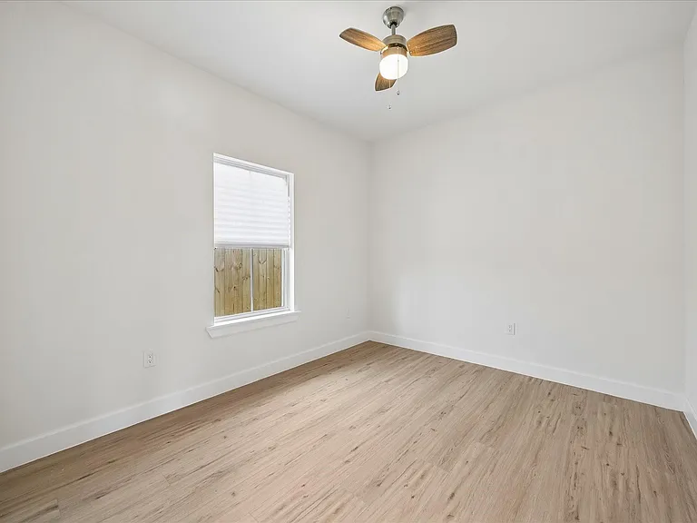 7702 Sealey St — Photo 21