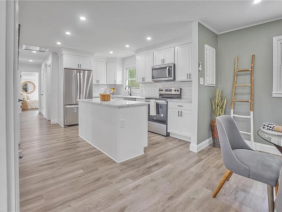 2nd image of 5505 Colony Dr E