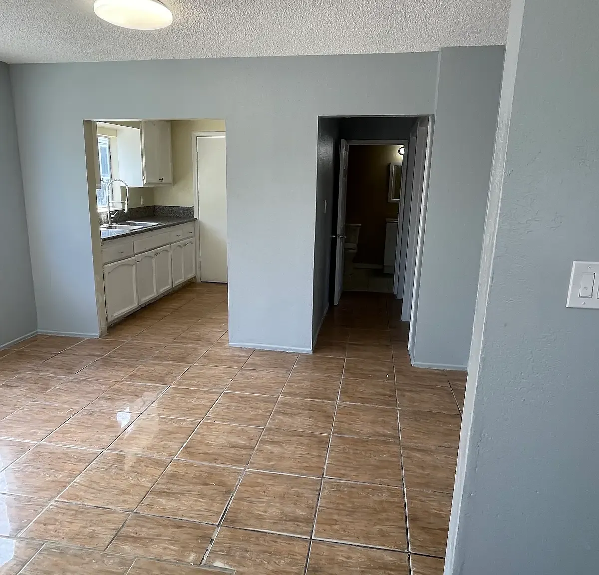 3 bed, 1200 sqft, $3,300 — Photo 2