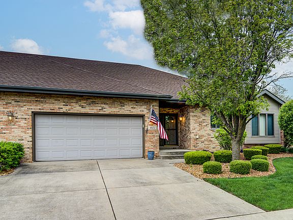 3rd image of 165 Fairfield Dr #35B