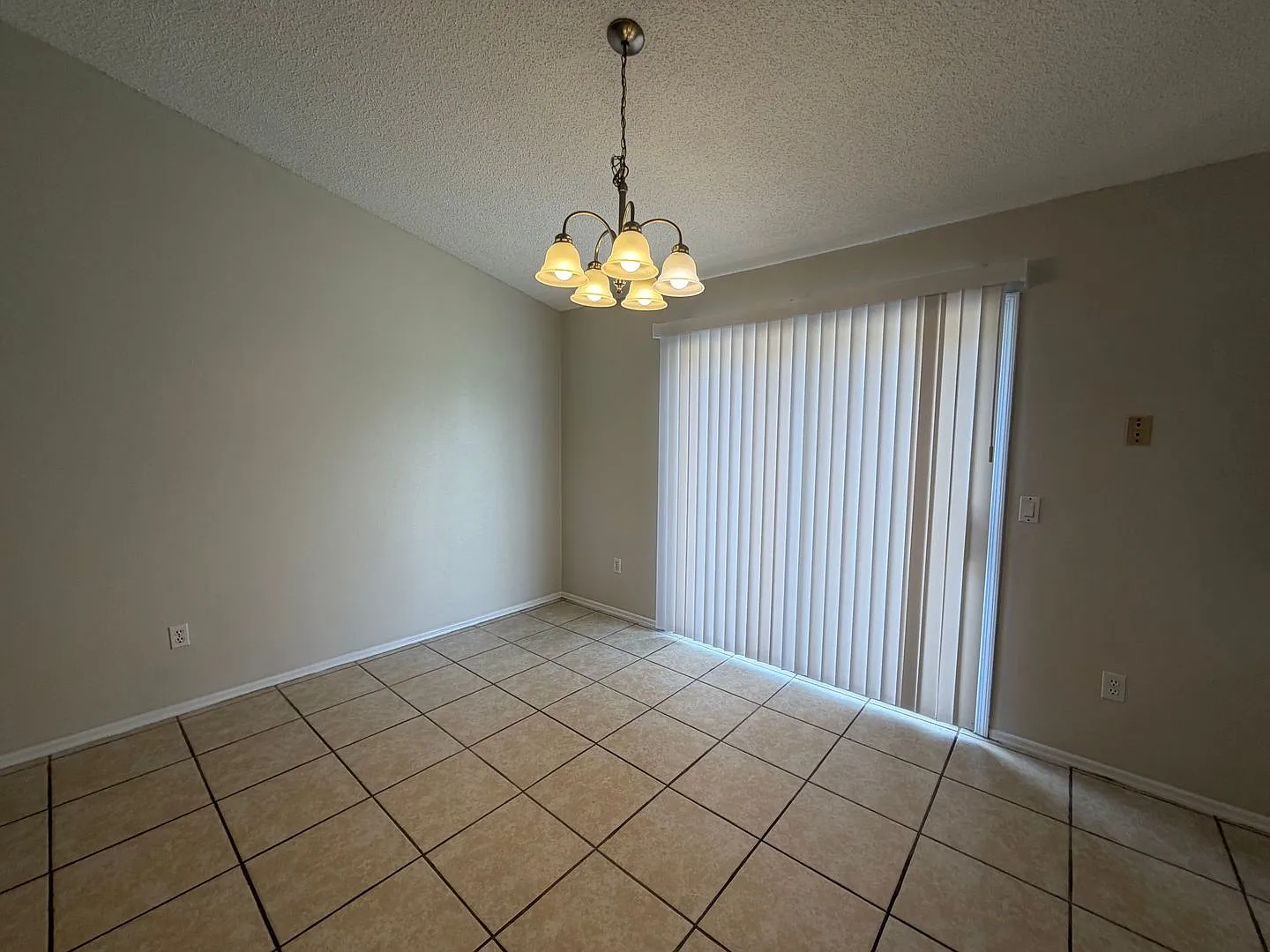 3/2 Home Newly Updated Silver Springs Shores South — Photo 4