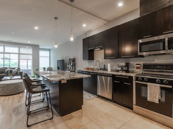 2400 N Lister Ave #202, Chicago, IL 60614