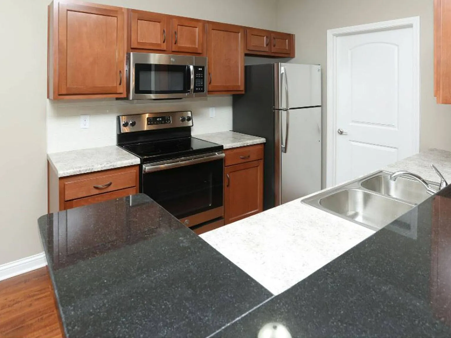 Glenmary Pointe Apartments — Photo 4