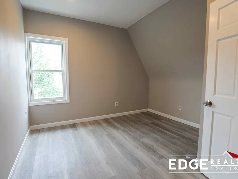 66 Quint Ave #2 — Photo 7