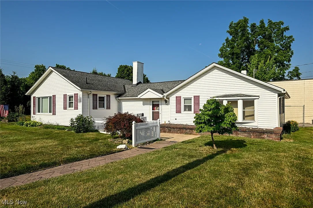 105 Jackson St photo 1