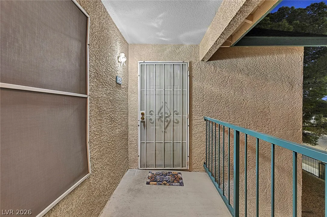 2 bed, 2.0 bath, 965 sqft, $1,450 — Photo 2