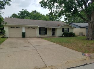 2903 Lisa Ln, Arlington, TX 76013