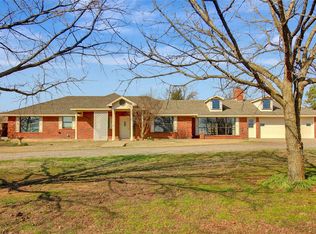 1905 Roland Rd, Whitesboro, TX 76273