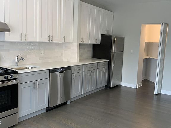 2nd image of 1830 W Foster Ave #2