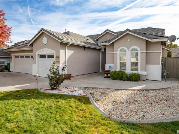 10690 Blue Moon Ct, Reno, NV 89521