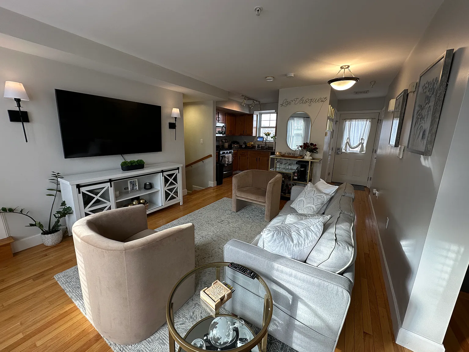 2 bed, 887 sqft, $2,750 — Photo 3