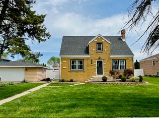 8629 Latrobe Ave, Burbank, IL 60459