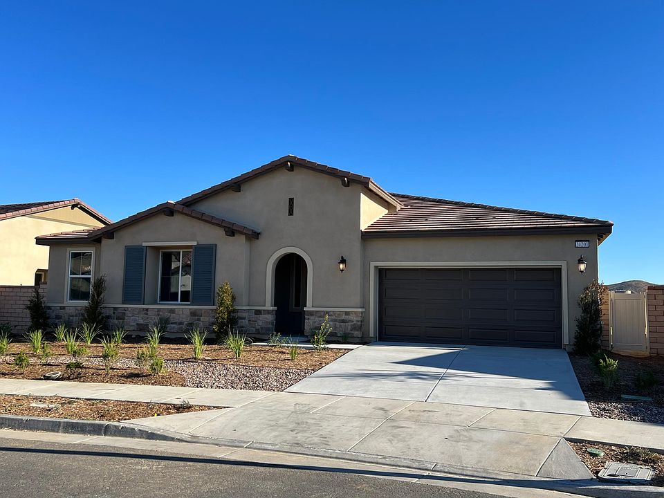 Attractive one story single family house