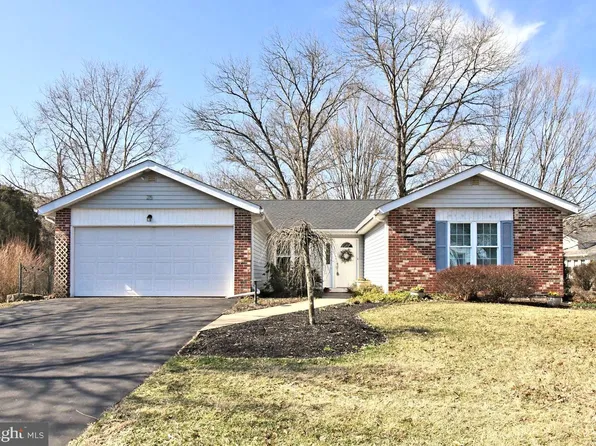 25 S Lancaster Ln, Newtown, PA 18940