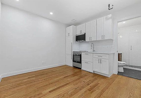 4th image of 208 E 31st St #3F1